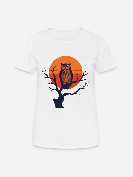 Owl in front of evening sun in tree - Women's Breathable T-Shirt - white