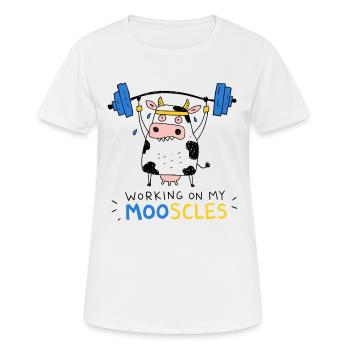 Travailler sur mes Mooscles : Funny Fitness - Vache de salle de sport - T-shirt respirant Femme - blanc - Devant - AI Model Female 172 dark (172cm)