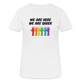 Mois de la fierté LGBT - Nous sommes ici, nous sommes queer - T-shirt respirant Femme - blanc - Devant - AI Model Female 172 dark (172cm)