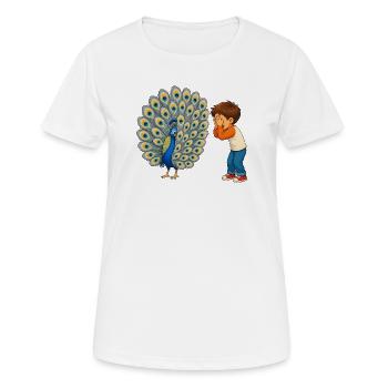 Junge staunt über prächtigen Pfau mit Federpracht - Frauen T-Shirt atmungsaktiv - Weiß - Vorne - AI Model Female 172 dark (172cm)