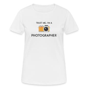 Croyez-moi, je suis photographe - T-shirt respirant Femme - blanc - Devant - AI Model Female 172 dark (172cm)