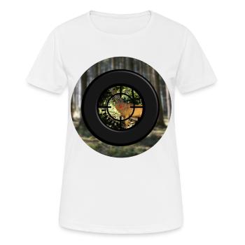 Die Hirschjagd hat eine lange Tradition - Frauen T-Shirt atmungsaktiv - Weiß - Vorne - AI Model Female 172 dark (172cm)
