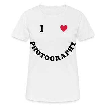 Fotografie - Frauen T-Shirt atmungsaktiv - Weiß - Vorne - AI Model Female 172 dark (172cm)