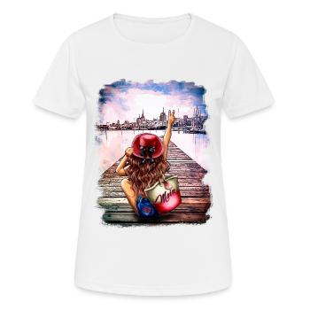 Frau brünett mit Moin-Tasche am Meer – Rostock - Frauen T-Shirt atmungsaktiv - Weiß - Vorne - AI Model Female 172 dark (172cm)