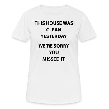 Reinigung Funny Cleaner Housekeeping Hausfrau Witz - Frauen T-Shirt atmungsaktiv - Weiß - Vorne - AI Model Female 172 dark (172cm)