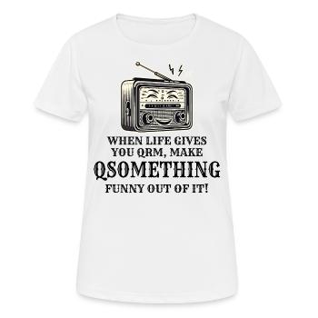 Vintage-Radioästhetik mit einem humorvollen QSOmething - Frauen T-Shirt atmungsaktiv - Weiß - Vorne - AI Model Female 172 dark (172cm)