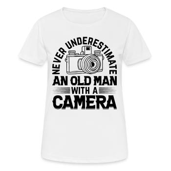 Never Underestimate An Old Man With A Camera Photo - Frauen T-Shirt atmungsaktiv - Weiß - Vorne - AI Model Female 172 dark (172cm)