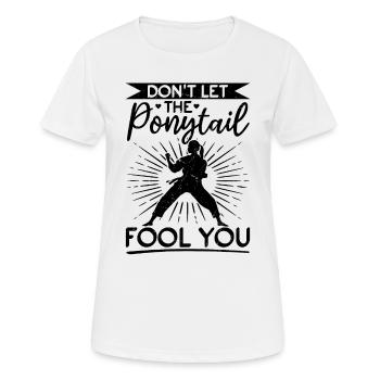 Ne laissez pas la queue de cheval vous tromper - Muay Thai drôle - T-shirt respirant Femme - blanc - Devant - AI Model Female 172 dark (172cm)