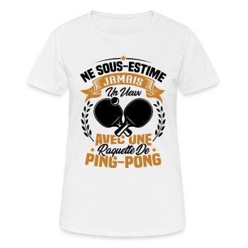 Un vieux avec une raquette de ping pong - T-shirt respirant Femme - blanc - Devant - AI Model Female 172 dark (172cm)
