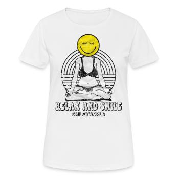 Smiley tout en se relaxant avec le yoga dans la position du lotus - T-shirt respirant Femme - blanc - Devant - AI Model Female 172 dark (172cm)
