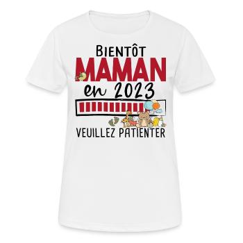 Maman 2023 Mère Bébé Naissance Cadeau Grossesse - T-shirt respirant Femme - blanc - Devant - AI Model Female 172 dark (172cm)