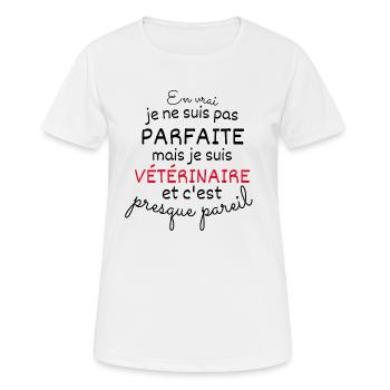 In Wirklichkeit nicht perfekt, aber veterinärmedizinisch - Frauen T-Shirt atmungsaktiv - Weiß - Vorne - AI Model Female 172 dark (172cm)