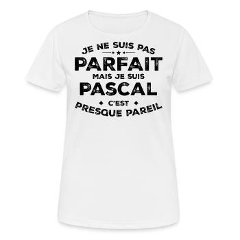 Pascal Un Prénom, Une Attitude L’Humour Pascal - T-shirt respirant Femme - blanc - Devant - AI Model Female 172 dark (172cm)