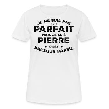 Pierre Un Prénom, Une Attitude L’Humour Pierre - T-shirt respirant Femme - blanc - Devant - AI Model Female 172 dark (172cm)