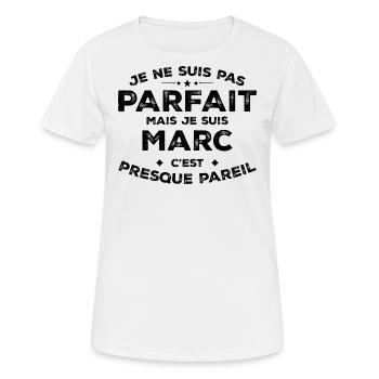 Marc Un Prénom, Une Attitude L’Humour Marc - T-shirt respirant Femme - blanc - Devant - AI Model Female 172 dark (172cm)