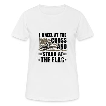 Un chrétien patriote s’agenouille à Crass Stand At Flag - T-shirt respirant Femme - blanc - Devant - AI Model Female 172 dark (172cm)