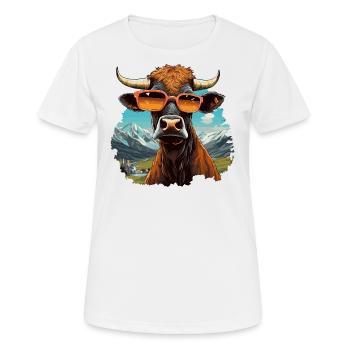 Vache cool en lunettes de soleil dans un paysage de montagne - T-shirt respirant Femme - blanc - Devant - AI Model Female 172 dark (172cm)