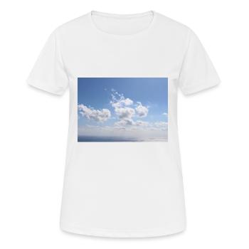Ehrfürchtig blauer Himmel Wolken Muster - Sommerurlaub - Frauen T-Shirt atmungsaktiv - Weiß - Vorne - AI Model Female 172 dark (172cm)
