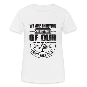 Wochenende mit Freunden in der Gruppe Trinken und - Frauen T-Shirt atmungsaktiv - Weiß - Vorne - AI Model Female 172 dark (172cm)
