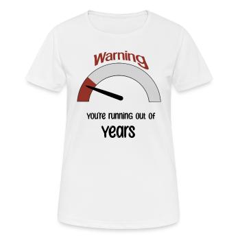 Vous manquez d’années - T-shirt respirant Femme - blanc - Devant - AI Model Female 172 dark (172cm)