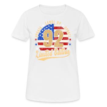 Mise à jour Level Up 92 Years Limited Edition USA - T-shirt respirant Femme - blanc - Devant - AI Model Female 172 dark (172cm)