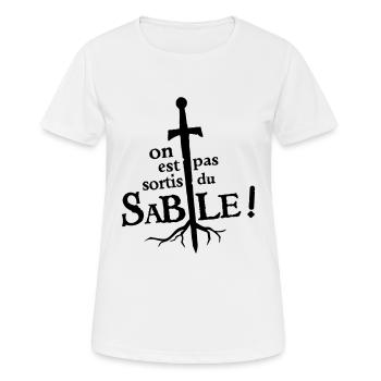 On est pas sortis du sable ! - T-shirt respirant Femme - blanc - Devant - AI Model Female 172 dark (172cm)
