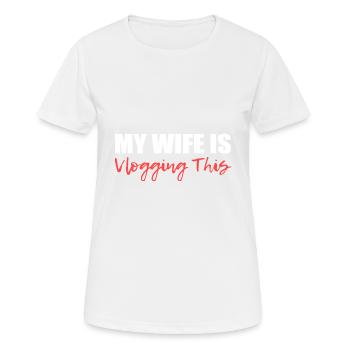 Meine Frau Vlagging. Unterstützender Ehemann Gesch - Frauen T-Shirt atmungsaktiv - Weiß - Vorne - AI Model Female 172 dark (172cm)
