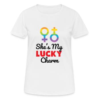 Sie ist mein Glücksbringer LGBTQ Regenbogen-Stolz-T-Shirt - Frauen T-Shirt atmungsaktiv - Weiß - Vorne - AI Model Female 172 dark (172cm)
