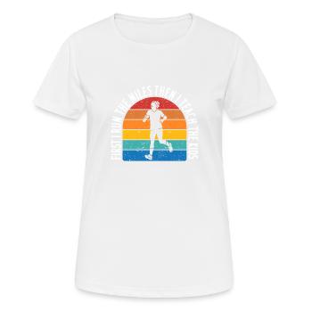 Erst laufe ich die Kilometer, dann bringe ich den - Frauen T-Shirt atmungsaktiv - Weiß - Vorne - AI Model Female 172 dark (172cm)