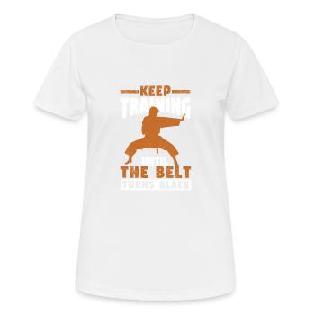 Karate-Trainer-Fan trainiert weiter - Frauen T-Shirt atmungsaktiv - Weiß - Vorne - AI Model Female 172 dark (172cm)