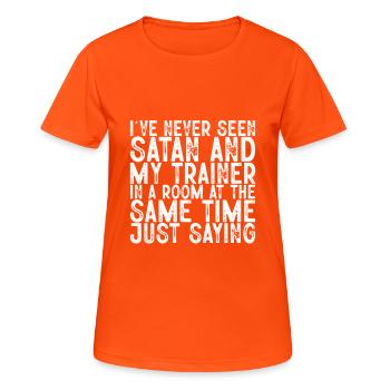 Jamais vu Satan et mon entraîneur dans une salle 3 - T-shirt respirant Femme - orange néon - Devant - AI Model Female 172 dark (172cm)