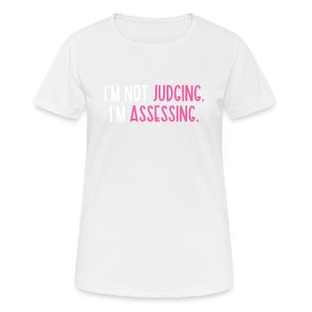 Je ne juge pas que j’évalue drôle - T-shirt respirant Femme - blanc - Devant - AI Model Female 172 dark (172cm)