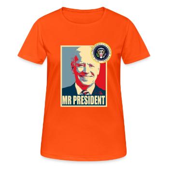 POTUS Joe Biden - Monsieur le Président Joe Biden - T-shirt respirant Femme - orange néon - Devant - AI Model Female 172 dark (172cm)