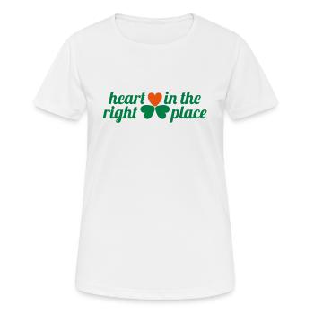 Trinity 3 lässt das Kleeblattherz am richtigen Fleck zurück - Frauen T-Shirt atmungsaktiv - Weiß - Vorne - AI Model Female 172 dark (172cm)