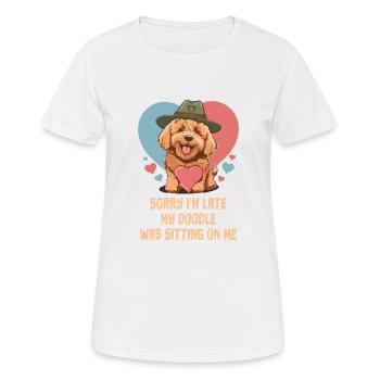 Désolé d’être en retard, mon doodle était assis sur moi - T-shirt respirant Femme - blanc - Devant - AI Model Female 172 dark (172cm)