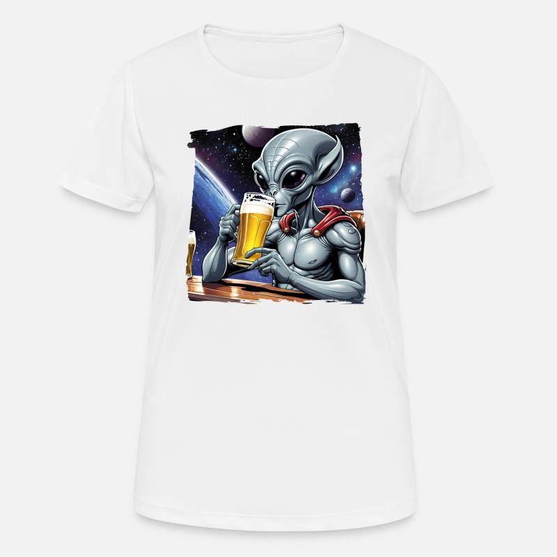 Alien drinks beer in space - Women's Breathable T-Shirt - white