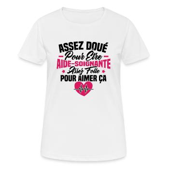 Assez doué pour être aide-soignante assez folle - T-shirt respirant Femme - blanc - Devant - AI Model Female 172 dark (172cm)