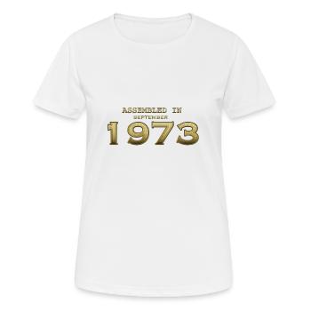 Zusammengebaut im September 1973 - Frauen T-Shirt atmungsaktiv - Weiß - Vorne - AI Model Female 172 dark (172cm)