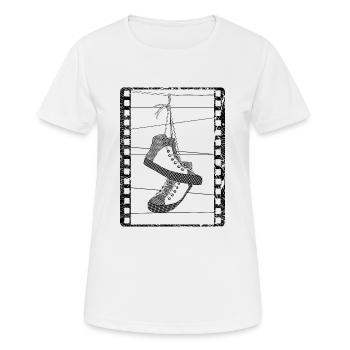 De vieilles chaussures sont suspendues à un câble électrique - T-shirt respirant Femme - blanc - Devant - AI Model Female 172 dark (172cm)