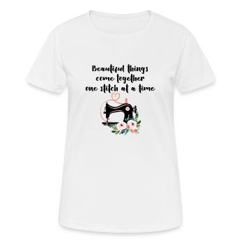 De belles choses s’assemblent un point à la fois - T-shirt respirant Femme - blanc - Devant - AI Model Female 172 dark (172cm)