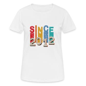 Since 2012 retro - T-shirt respirant Femme - blanc - Devant - AI Model Female 172 dark (172cm)