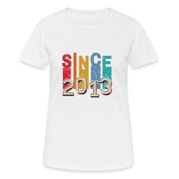 Since 2013 retro - T-shirt respirant Femme - blanc - Devant - AI Model Female 172 dark (172cm)