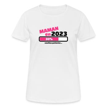 maman en 2023 veuillez patienter - T-shirt respirant Femme - blanc - Devant - AI Model Female 172 dark (172cm)
