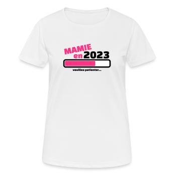 mamie en 2023 veuillez patienter - T-shirt respirant Femme - blanc - Devant - AI Model Female 172 dark (172cm)