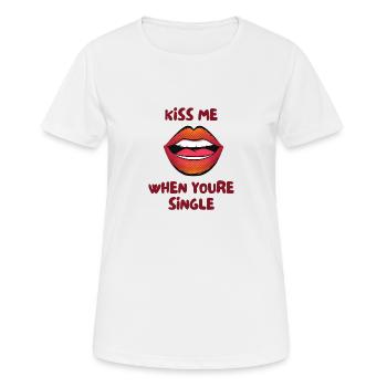 Kiss me when youre single Clothing - Frauen T-Shirt atmungsaktiv - Weiß - Vorne - AI Model Female 172 dark (172cm)