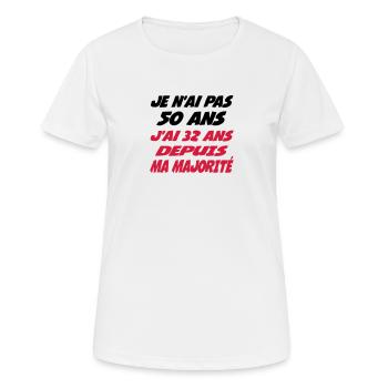 Je n'ai pas 50 ans j'ai 32 ans depuis ma majorité - T-shirt respirant Femme - blanc - Devant - AI Model Female 172 dark (172cm)
