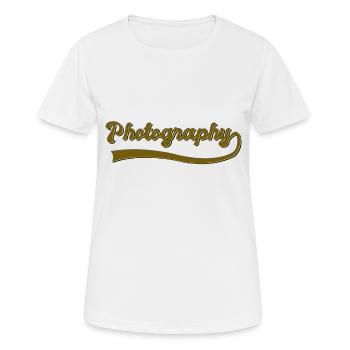 Fotografie - Frauen T-Shirt atmungsaktiv - Weiß - Vorne - AI Model Female 172 dark (172cm)