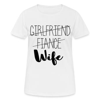 Girlfriend Fiance Wife/Freundin Verlobte Ehefrau - Frauen T-Shirt atmungsaktiv - Weiß - Vorne - AI Model Female 172 dark (172cm)