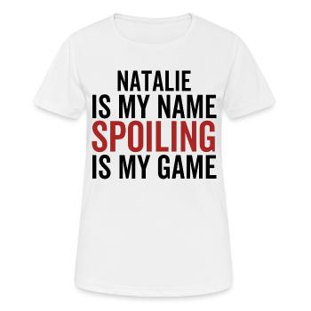 Natalie est mon nom Spoiling est mon jeu - T-shirt respirant Femme - blanc - Devant - AI Model Female 172 dark (172cm)