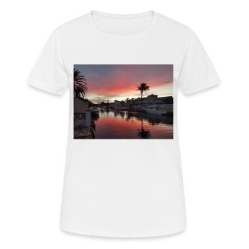 Empuriabrava Kanal - Frauen T-Shirt atmungsaktiv - Weiß - Vorne - AI Model Female 172 dark (172cm)